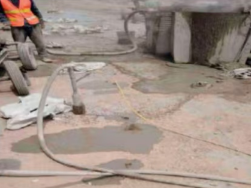 赛罕水泥混凝土路面板底注浆技术 路面脱空注浆整治方案