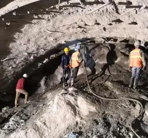 赛罕拱顶带模注浆料的施工流程及注意事项